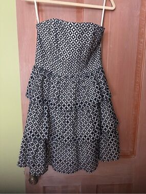 White House Black Market Navy and White Strapless Tiered Dress NWT